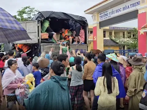 VIDEO: Tang thương vùng rốn lũ Hòa Thịnh