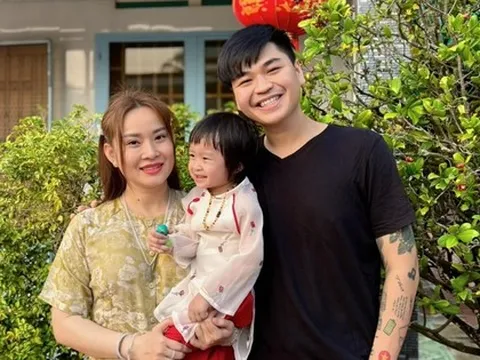 Nhan sắc vợ hơn 8 tuổi, có 2 con riêng của nam ca sĩ Việt có tiếng