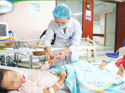 Bé gái 4 tuổi hoảng loạn, nói nhảm được chẩn đoán viêm não tự miễn 0