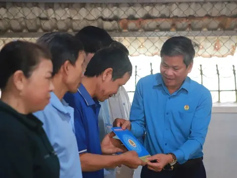 Tổng LĐLĐ Việt Nam và các địa phương hỗ trợ hơn 1,5 tỉ đồng cho người lao động ở Gia Lai