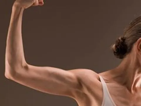 Bài tập 7 phút buổi sáng giúp tăng cơ cho tuổi 50