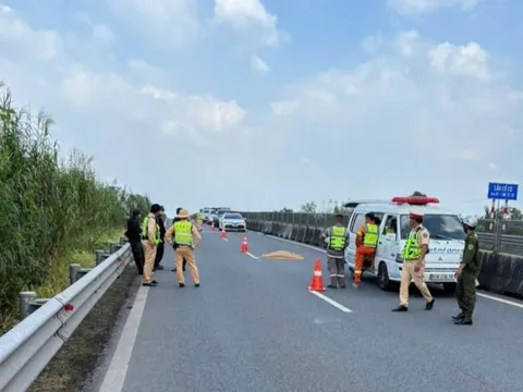 Phát hiện thi thể người nước ngoài trên tuyến cao tốc Trung Lương – Mỹ Thuận
