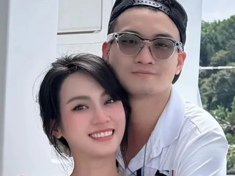 Đức Phạm công khai yêu Vũ Thúy Quỳnh