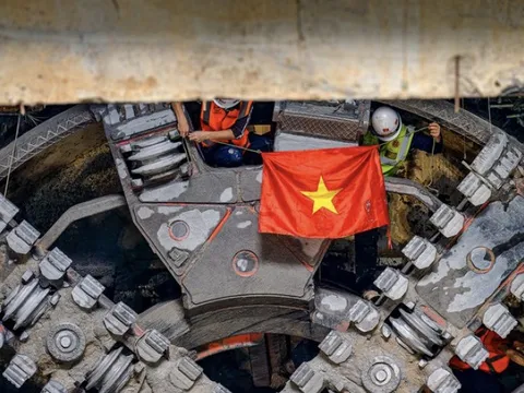 Máy đào hầm "Thần Tốc" dự án metro số 3 đã về đích tại ga Hà Nội