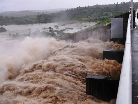 Nhiều điều cần xem xét trong vụ thủy điện xả lũ gây ngập lụt