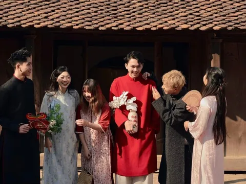 Giới trẻ Hà Nội xúng xính áo dài đi chụp ảnh Tết trước nhiều tháng 0