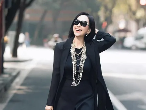 Vóc dáng tuổi 63 của mỹ nhân Việt duy nhất được tung hô “hoa hậu không ngai”, chồng yêu chiều hết mực