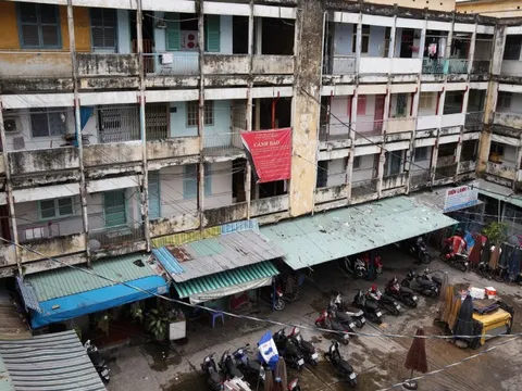 Chung cư cũ: Đi không nỡ, ở chẳng yên