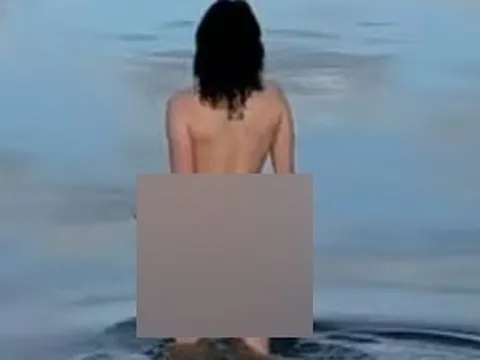 Sốc: Rầm rộ clip khỏa thân của nữ diễn viên phim giờ vàng