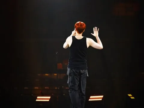 Ca sĩ được coi như báu vật, từng tổ chức concert ở SVĐ Quốc gia nay bị ghẻ lạnh, gạt khỏi nhóm?