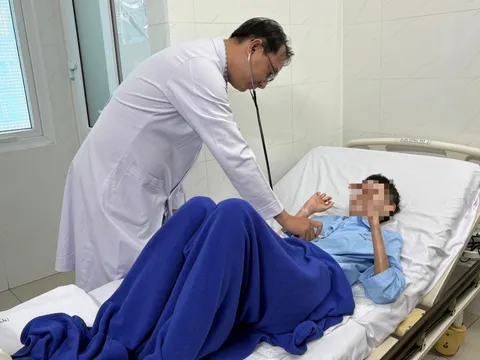 Bệnh nhân nguy kịch vì tự ý ngưng điều trị cường giáp 0