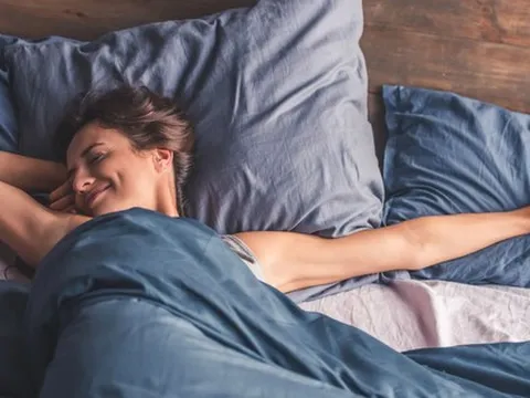 55 tuổi mà “trẻ như 20” nhờ 1 thói quen rất dễ làm, lại miễn phí