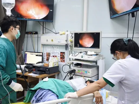 Sụt cân kéo dài vì nhiễm cả ổ giun tóc