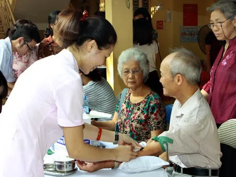 Kiến nghị trợ cấp hưu trí từ 60 tuổi, Bộ trưởng Y tế nói gì?