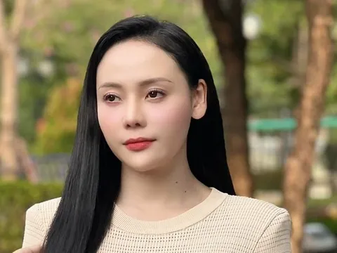 Nữ diễn viên đóng vai chủ tịch, 'người tình' màn ảnh của NSND Trung Anh gây sốt 0