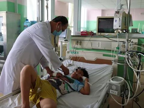 Vụ hơn 100 người nghi ngộ độc ở TPHCM: Thành lập đoàn kiểm tra các cơ sở cung cấp bánh mì