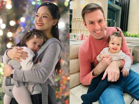Lan Phương và chồng Tây cũ cùng dành thời gian cho 2 con gái hậu ly hôn, Lina - Mia đón Giáng sinh ở 2 nhà