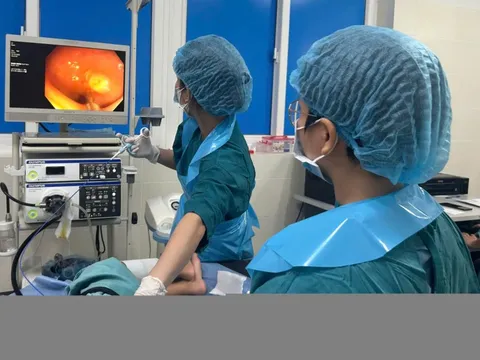 Bé 6 tuổi mắc 4 khối polyp đại tràng 0