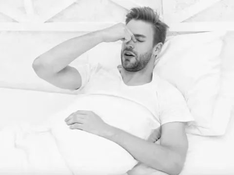 4 dấu hiệu khi ngủ của đàn ông có tuổi thọ ngắn