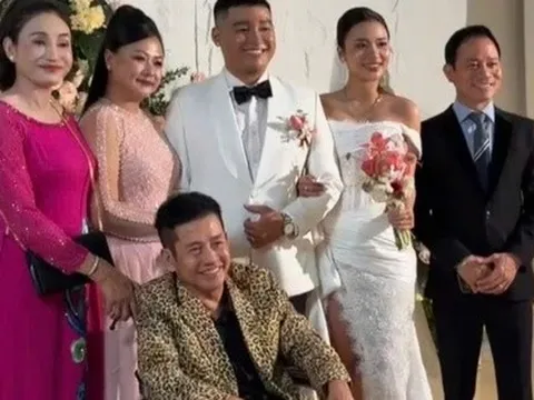 Nghệ sĩ Tấn Beo xúc động, rơi nước mắt trong ngày cưới con trai