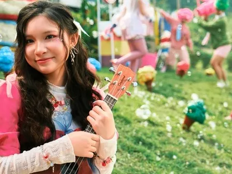 Ca sĩ Trang Anh - người đang gây chú ý với ca khúc "Kem Bạc Hà" là ai?