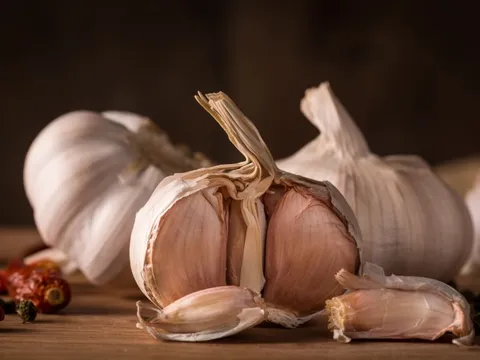 Điều gì xảy ra với người thích ăn tỏi hàng ngày