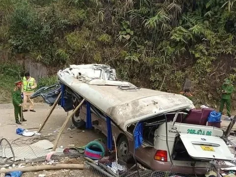 Thông tin mới vụ lật xe khách chở đoàn thiện nguyện, 18 người thương vong