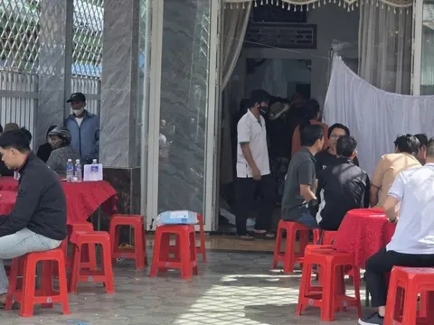 Cha mẹ tuyệt vọng đứng nhìn con cháu trong đám cháy 4 người thiệt mạng