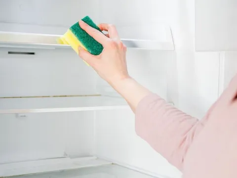 Tủ lạnh sạch sẽ, thơm tho chưa từng thấy khi được vệ sinh bằng thứ này - không phải giấm