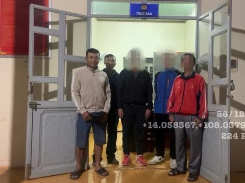 Hai thanh niên mắc kẹt trên núi Chư Nâm