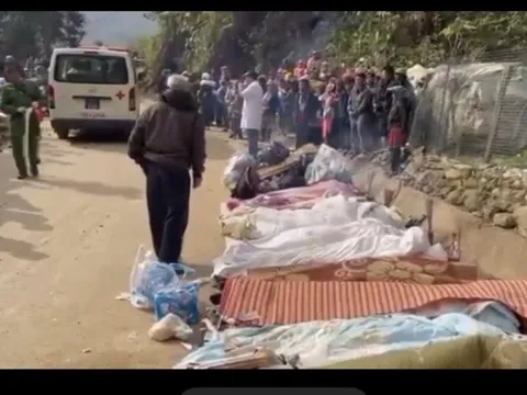 Xe khách lật khiến 9 người tử vong, nhiều người bị thương: Xe chở đoàn thiện nguyện