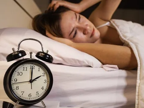 Thường xuyên thức dậy sớm có thể là dấu hiệu của 4 bệnh! Vậy mấy giờ được coi là thức dậy sớm?