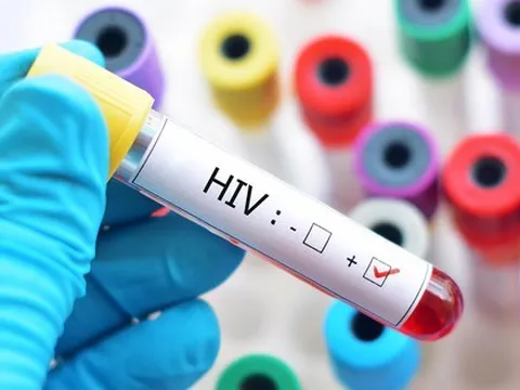 Nam shipper 30 tuổi phát hiện nhiễm HIV, khóc nghẹn thừa nhận sai lầm