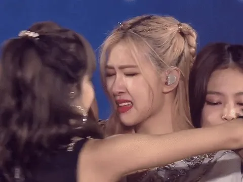 Cô gái có gương mặt đẹp nhất thế giới 2025 khiến MXH bất bình