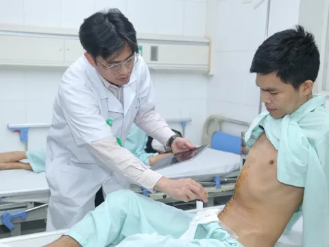 Bỏ viện uống thuốc nam, khối u bụng phình to suýt vỡ 0