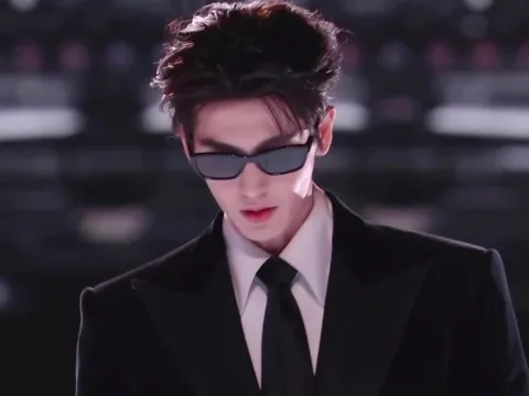 Mỹ nam đẹp nhất Đêm hội giao thừa 2026: Visual thách thức cả showbiz, pháo hoa đêm nay cũng không đẹp bằng