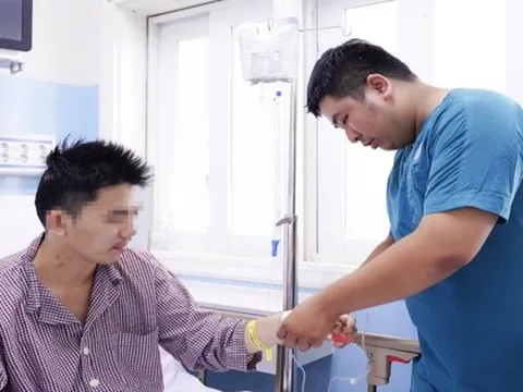 Nam nhân viên văn phòng ngừng tim khi đang chơi cầu lông