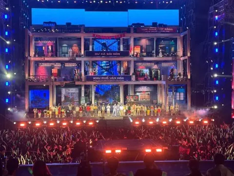 'Biển người' đổ về trung tâm TPHCM thưởng thức đêm nhạc chào đón năm mới 2026