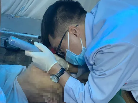 Cụ ông ôm cổ, tím tái và lịm dần vì nghẹn bánh trôi nước