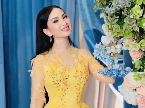 Hà Phương hát mừng đám cưới kim cương của cha mẹ chồng