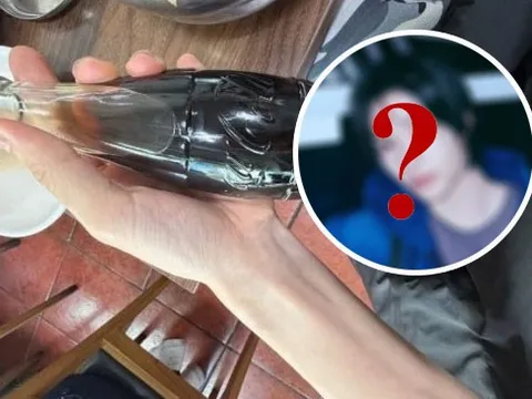 Nam ca sĩ lộ cánh tay chỉ còn "da bọc xương", fan phát hoảng