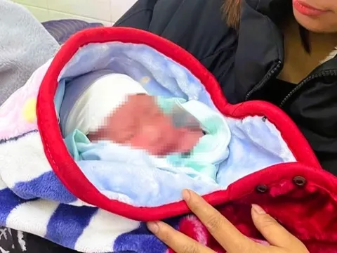 Tìm người thân trẻ sơ sinh bị bỏ rơi trong tiết trời giá rét ở Thanh Hóa