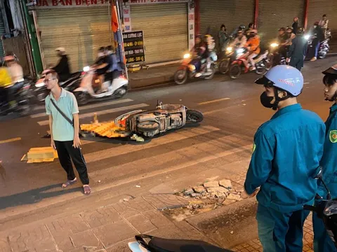 TPHCM: Người đàn ông ngã xuống đường, bị ô tô cán qua?